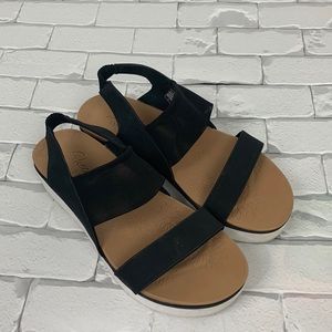 Skechers Luxe Foam cushioned sandals. Black tan Size 8 Stretch Open toe